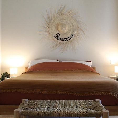 Hotel Mas Eva à Mouries Extérieur photo